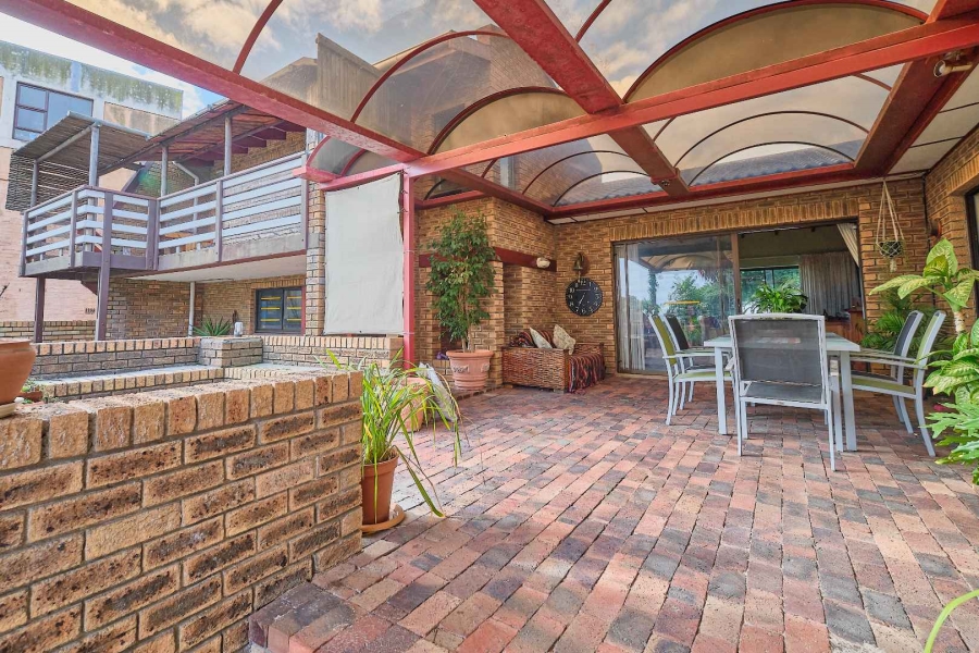 5 Bedroom Property for Sale in Flamingo Vlei Western Cape
